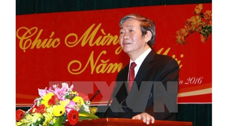 越共中央政治局委员、中央书记处常务书记丁世兄发表讲话。（图片来源：越通社）