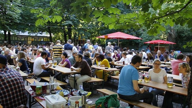 第22届柏林国际啤酒节场景。