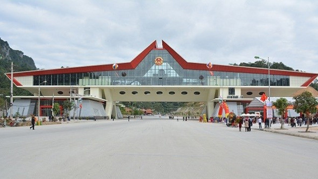谅山省友谊国际口岸是越中边界线上的最大口岸之一。