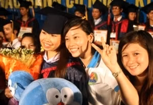 许多老外学生选择赴越南留学。