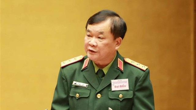 黄春战上将在会上讲话。