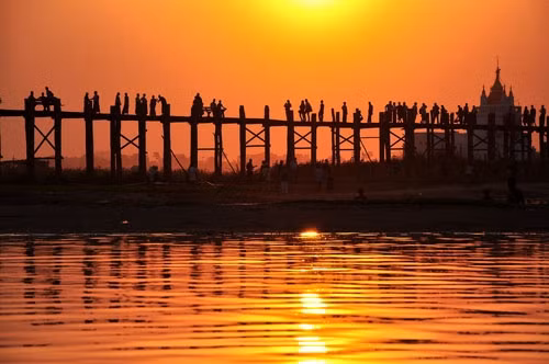 缅甸阿马拉布拉柚木桥。