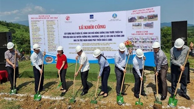 由亚行援建的抗灾房屋动工兴建仪式。