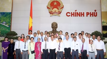 张和平副总理会见广南省橙毒剂二恶英受害者协会代表团。（图片来源：VGP)