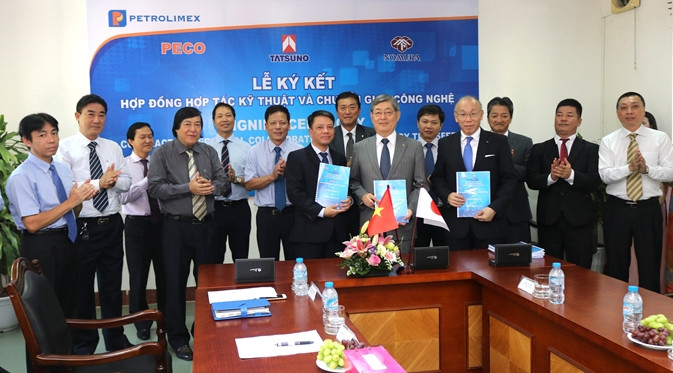 合同签字仪式。