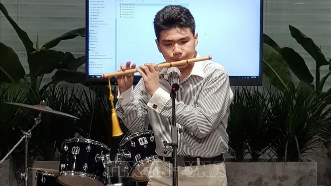 音乐会中的一个表演节目。（图片来源：越通社）