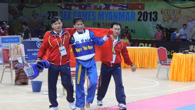 越武道运动员阮维庆（中）（图片来源：《青年报》报网）