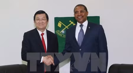 张晋创主席会见坦桑尼亚革命党主席贾卡亚·姆里绍·基奎特。（图片来源：越通社）