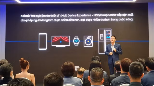 三星（越南）电子公司总经理Suh kyung wook在亮相仪式上发言。