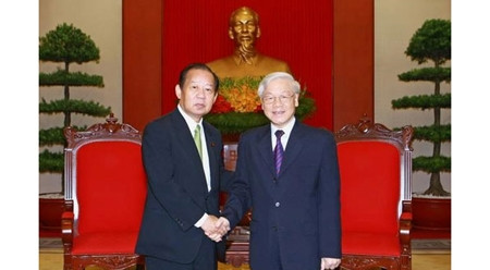 越共中央总书记阮富仲会见日本自由民主党干事长二阶俊博。（图片来源：人民报网）