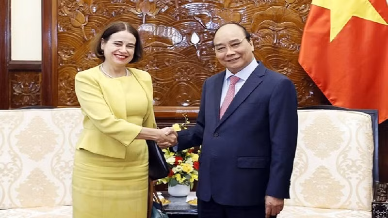 越南国家主席阮春福会见澳大利亚驻越南大使罗宾·穆迪。（图片来源：越通社）