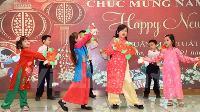 小朋友们的文艺节目。（图片来源：越通社）