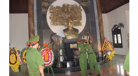 黎笋总书记纪念堂。