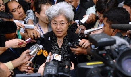中国全国人大新闻发言人傅莹就会议议程和人大工作等问题回答中外记者提问。