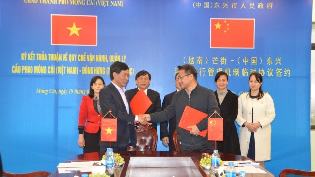 协议签署仪式。（图片来源：人民报网）