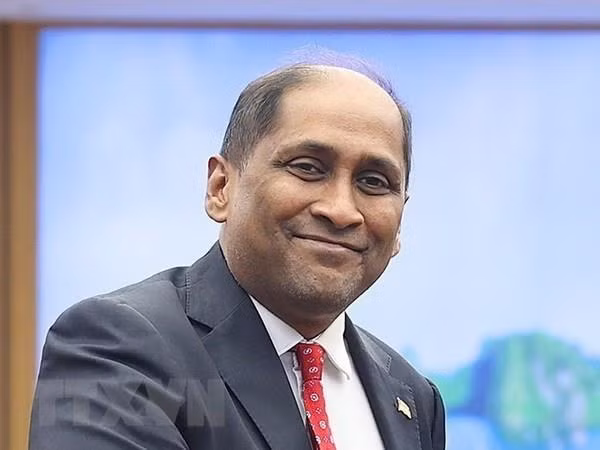 新加坡驻越大使嘉雅•拉特南(Jaya Ratnam)