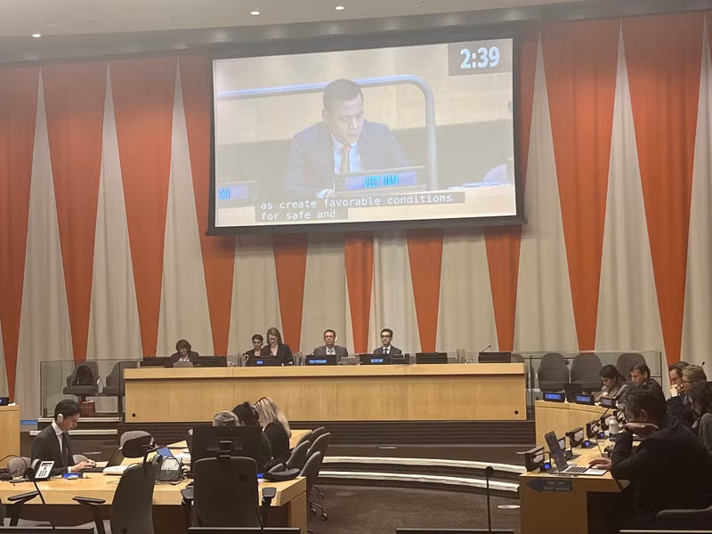 越南常驻联合国代表团团长邓黄江大使出席并发表讲话。