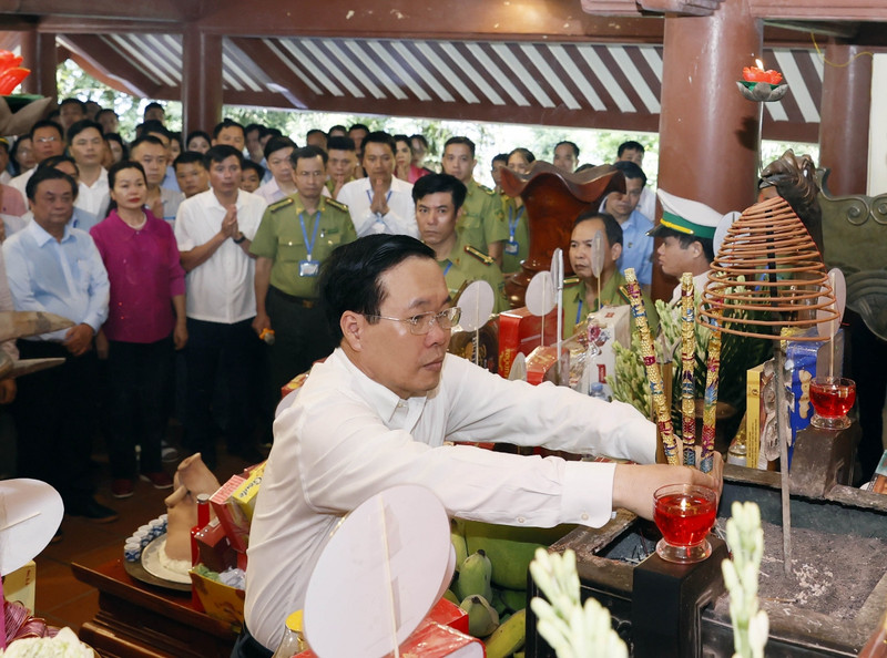 越南国家主席武文赏上香缅怀胡志明主席