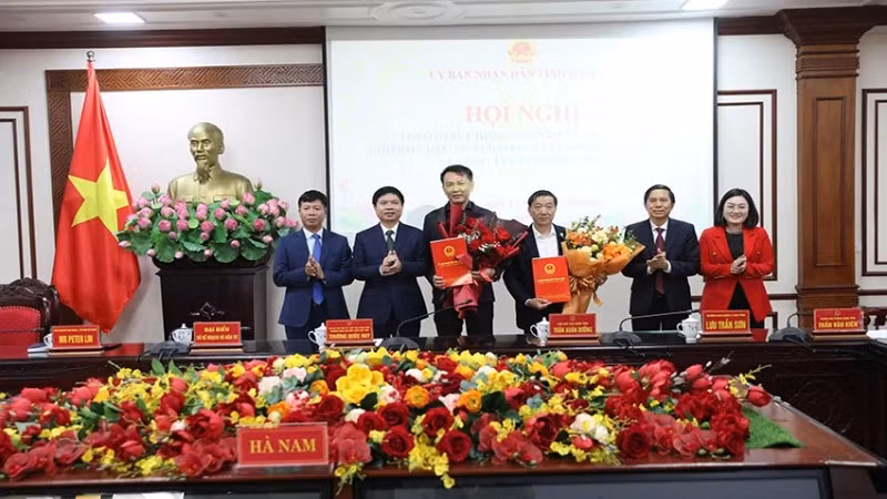 河南省向两个大项目颁发投资许可证。