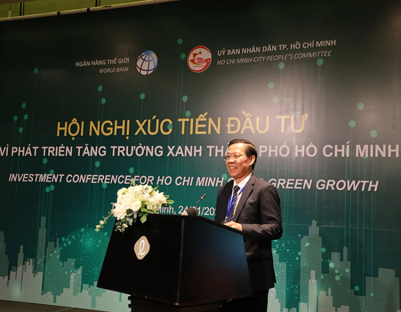 胡志明市人民委员会主席潘文买。