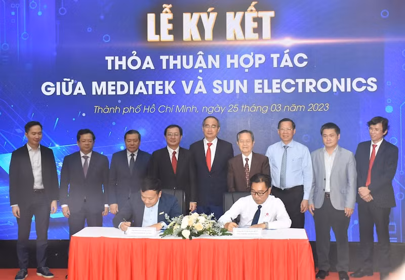 双方签署了关于国际电子培训中心的合作协议。