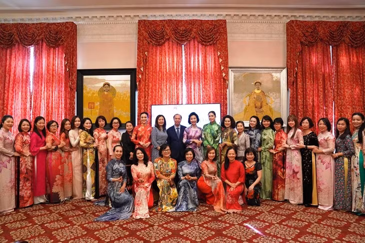 奥戴秀现场合影。