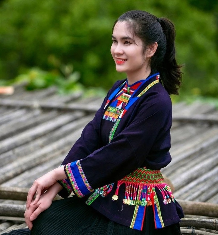 黑赫蒙妇女同胞独特的服饰。