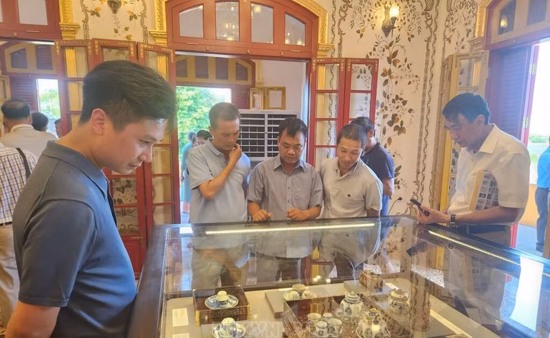 近150件阮朝文物齐聚顺化