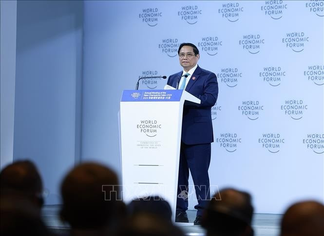 范明正总理在2024大连夏季达沃斯论坛上发表讲话。