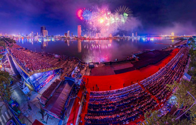 2024年岘港国际烟花节表演现场。