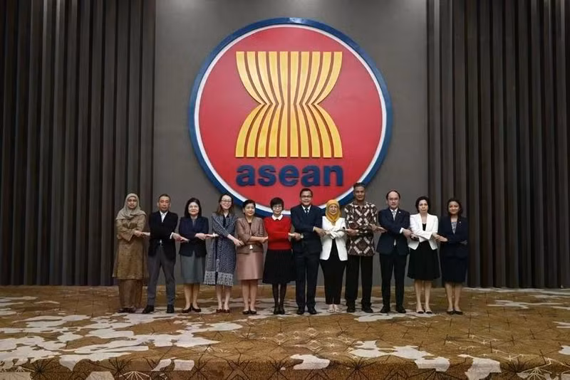 第75次东盟互联互通倡议特别工作组会议参会代表合影。