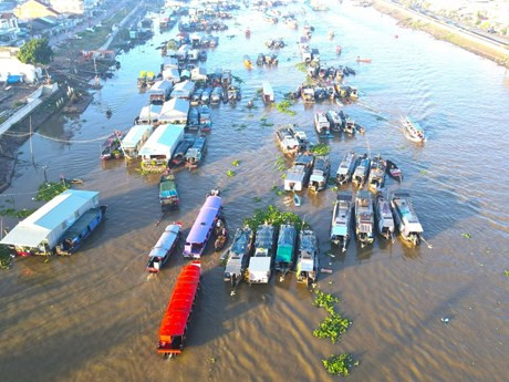 芹苴丐冷水上集市文化旅游节开幕。