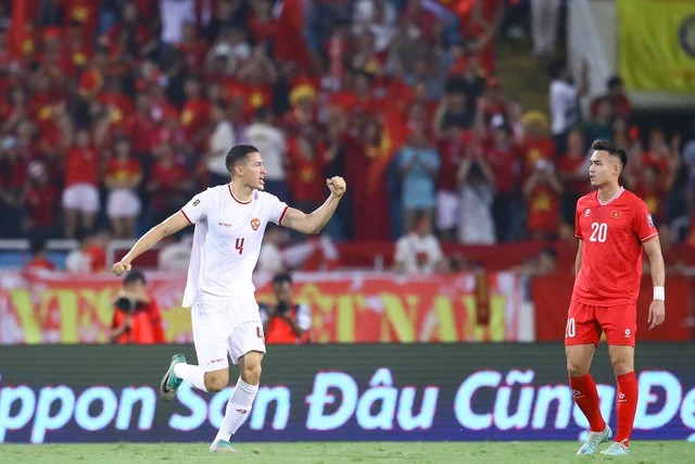 入籍球员伊泽斯先拔头筹帮助印尼队取得领先。