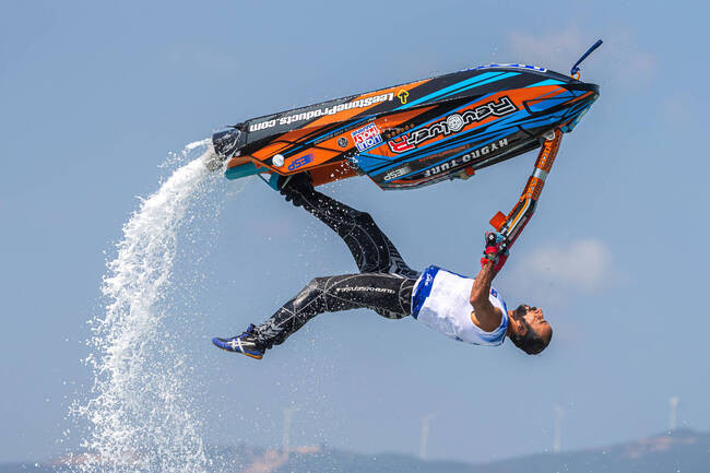 拉希德·穆拉的一场表演。