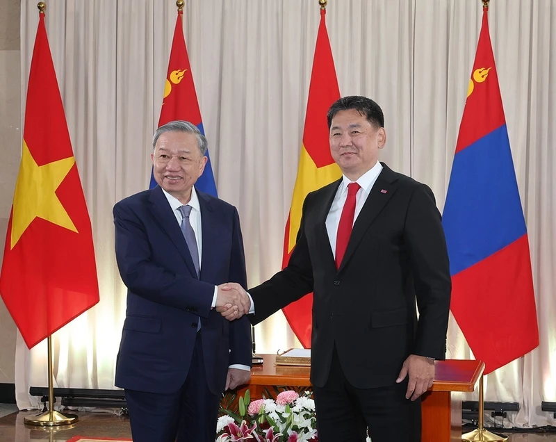 苏林总书记、国家主席与蒙古国总统乌赫那·呼日勒苏赫。