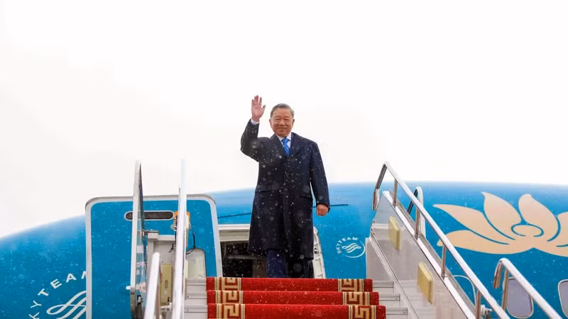 越共中央总书记、国家主席苏林抵达乌兰巴托，开始对蒙古国进行国事访问。