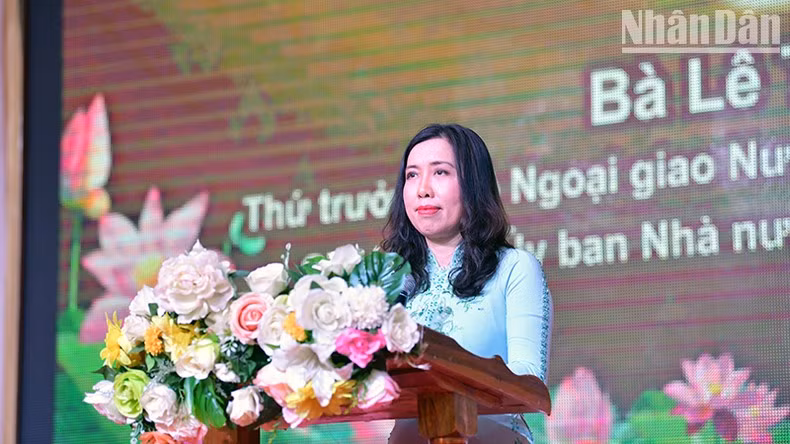 越南外交部副部长、海外越南人事务国家委员会主任黎氏秋姮致辞。