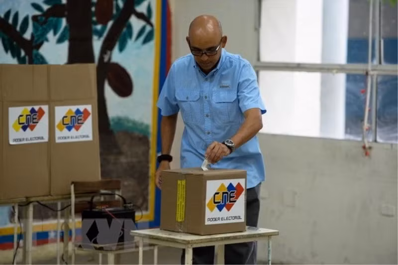 委内瑞拉选民在2019-2025年任期地方选举中投票。（图片来源：法新社/越通社）