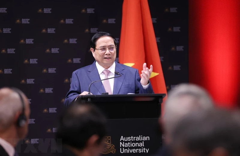 范明正总理发表讲话。