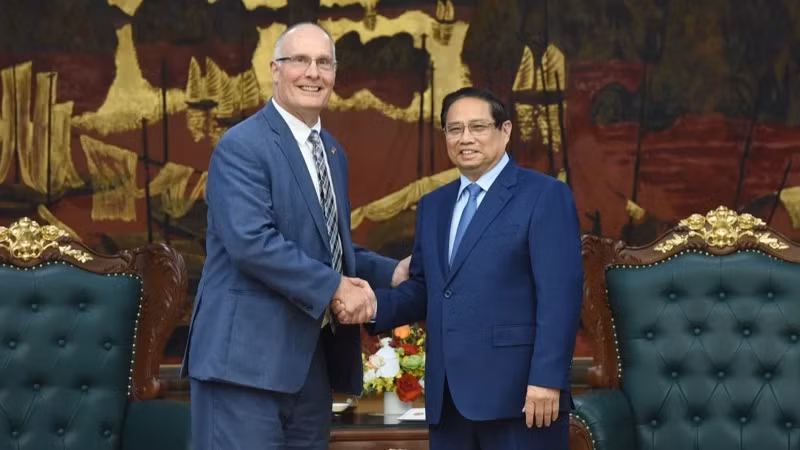 越南政府总理范明正会见美国众议院拨款委员会委员约翰·穆勒纳。