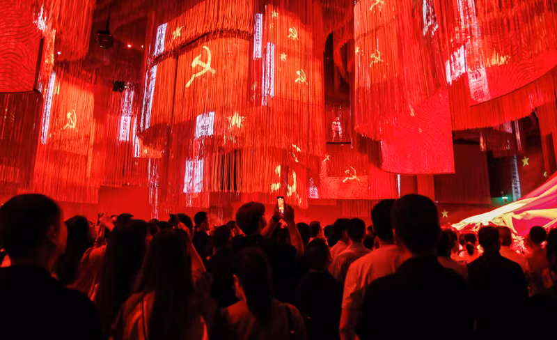 采访团在贵阳红飘带展馆感受中国红色文化。 采访团在贵阳红飘带展馆感受中国红色文化。