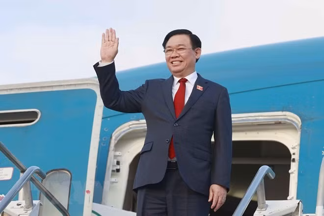 越南国会主席王廷惠和越南国会高级代表团已抵达首都蒙得维的亚，开始对乌拉圭进行正式访问。(图片来源：越通社)
