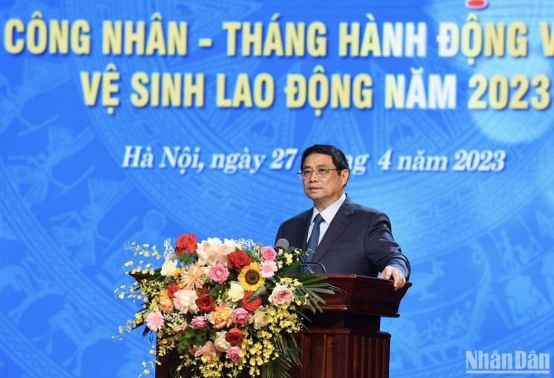 政府总理范明正。