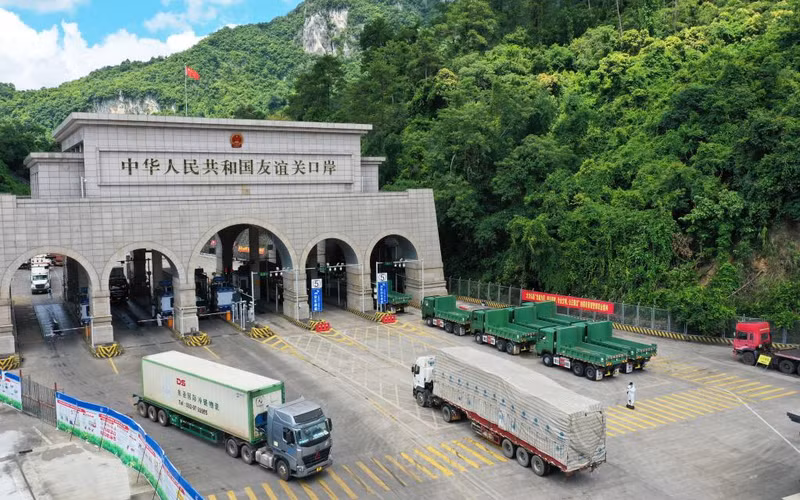 中国广西的友谊关口岸。（图源：新华社）