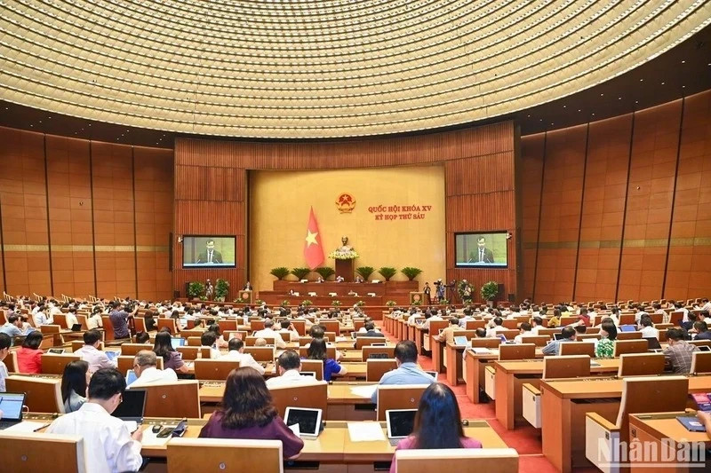发扬创新、民主、智慧、高度负责的精神