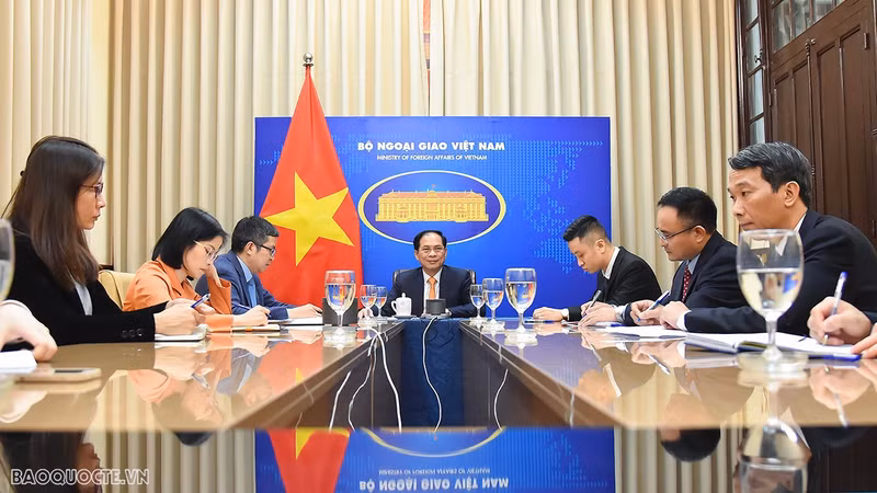 越南外交部部长裴青山3月28日同中国国务委员兼外交部部长秦刚通电话。