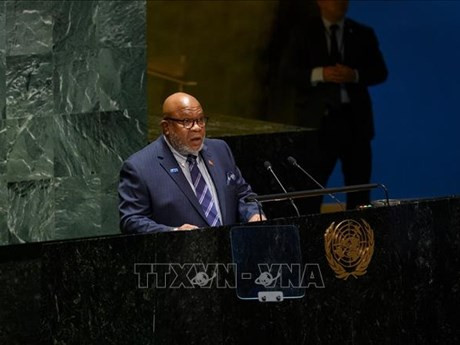 特立尼达和多巴哥外交官丹尼斯·弗朗西斯。