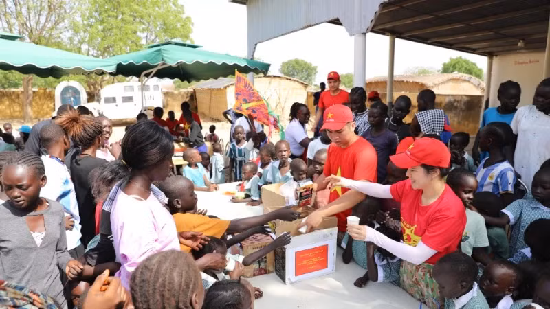 用简单的手工材料制作的游戏让孩子们兴奋不已。