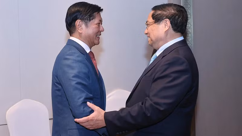 越南政府总理范明正与菲律宾总统费迪南德·罗慕尔德兹·马科斯。