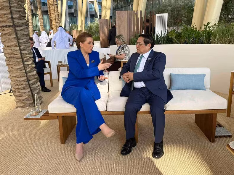越南政府总理范明正会见丹麦首相梅特·弗雷泽里克森。